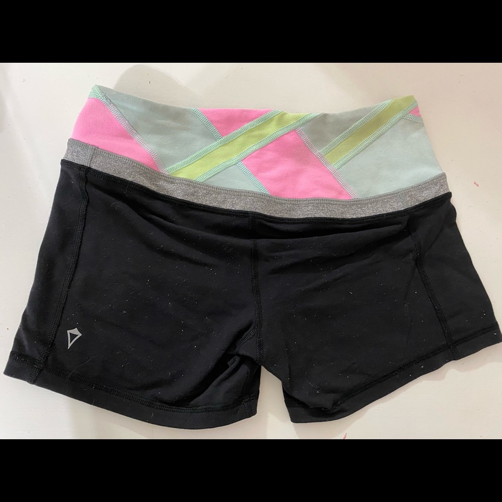 Ivivva High Rise Booty Shorts - Picture 2 of 3
